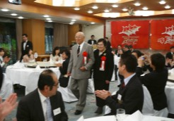 2007年(平成19年)12月01日（土）京都全日空ホテル「嵯峨」の間にて柴田先生の傘寿を祝う会が盛大に行われました。