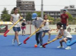 ホッケー教室にたくさんの小学生が参加してくれました。